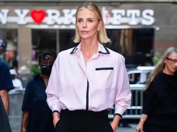Η Charlize Theron δίνει ρεσιτάλ στυλ στους δρόμους της Νέας Υόρκης