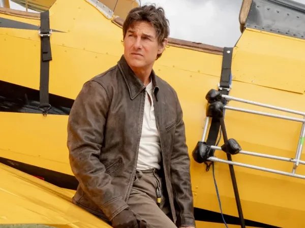 Ο Tom Cruise «πετάει» ξανά: Ρεκόρ Γκίνες για το φλεγόμενο άλμα του «Mission: Impossible»