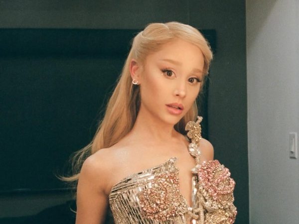 Η Ariana Grande στο καστ του «Meet the Parents 4»: δες τους συμπρωταγωνιστές της
