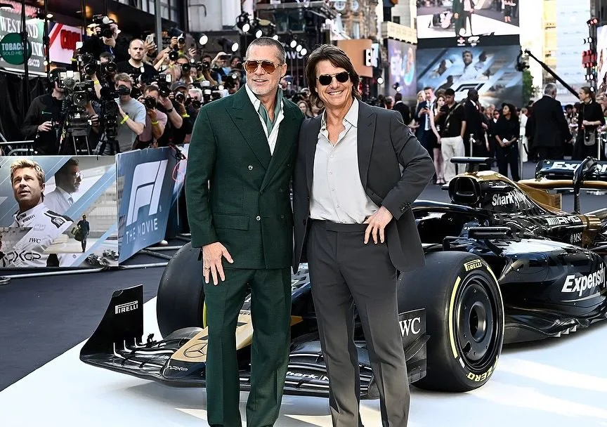 Ο Tom Cruise και ο Brad Pitt στο κόκκινο χαλί για την ταινία F1.