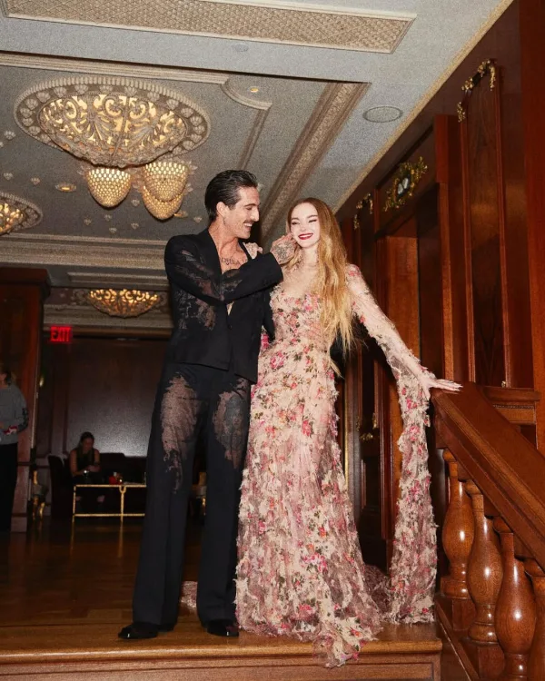 Η Dove Cameron σε φωτογραφία από το Instagram προφίλ της για το άρθρο σχετικά με τον Damiano David.