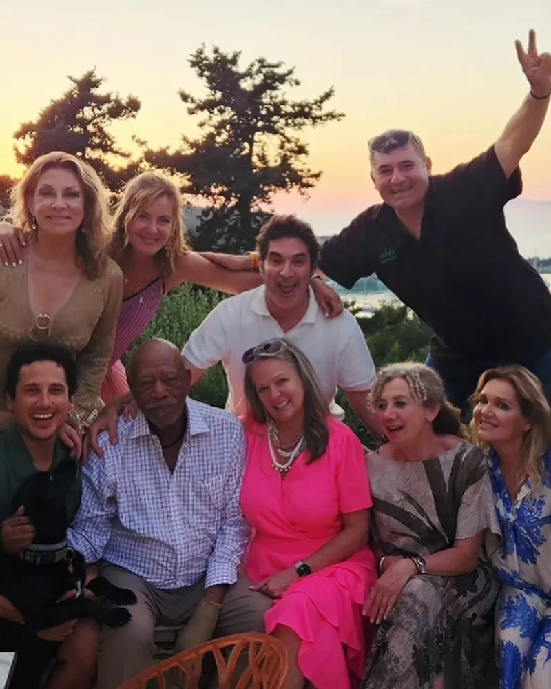 Ο Χριστόφορος Παπακαλιάτης μαζί με τον Morgan Freeman στους Παξούς σε καλοκαιρινή διάθεση.