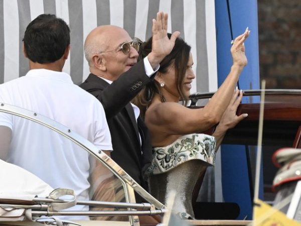 Jeff Bezos: Πολυτελής γάμος, δημόσια δυσαρέσκεια