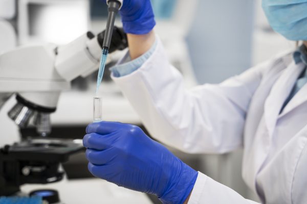 Από την «κατάρα των Φαραώ» στο εργαστήριο: Τοξικός μύκητας μετατρέπεται σε φάρμακο για τη λευχαιμία