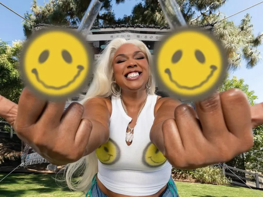 Η Lizzo σε φωτογραφία από τον προσωπικό της λογαριασμό στο Instagram για το νέο mixtape My Face Hurts From Smiling.