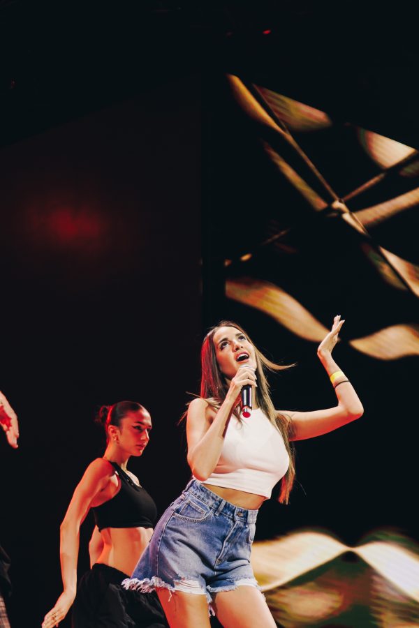 Η Ρία Ελληνίδου ανέβηκε στο stage των Mad VMA 2025 από την ΔΕΗ για να μας «κάνει κέφι»