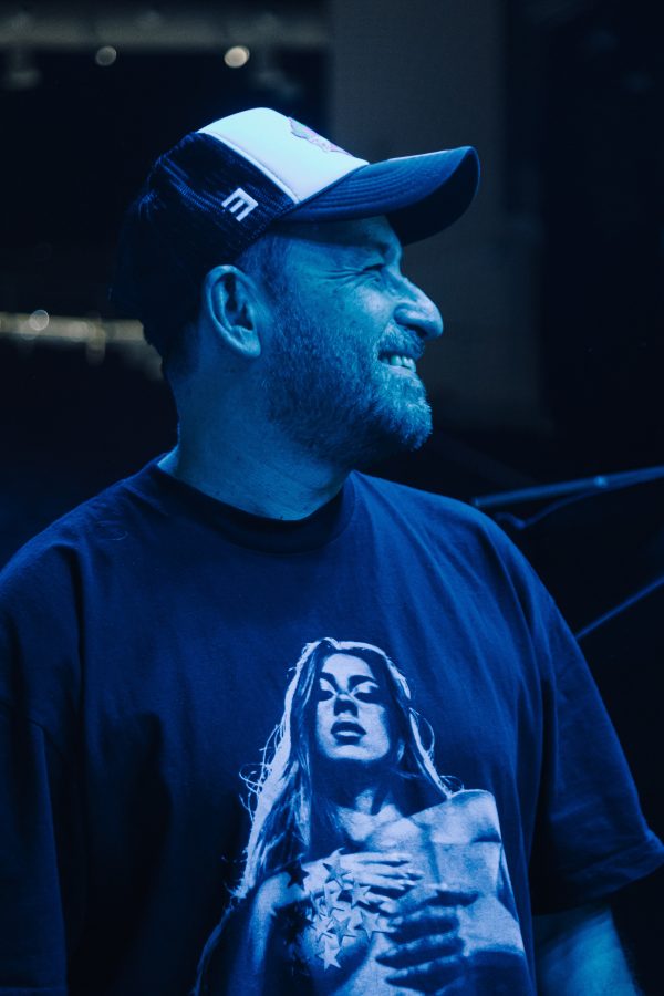 Θέμης Γεωργαντάς στα Mad VMA 2025 από την ΔΕΗ – 22 χρόνια στο «τιμόνι» και το ίδιο ενθουσιασμένος