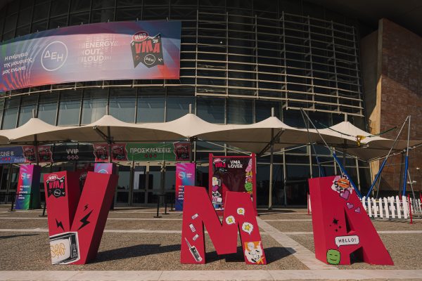 Ζούμε το Mad VMA Village Festival από τη ΔΕΗ – Μουσική, vibes και εκπλήξεις παντού!