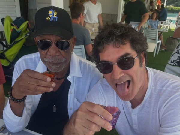 Ο Morgan Freeman στους Παξούς παρέα με τον Χριστόφορο Παπακαλιάτη