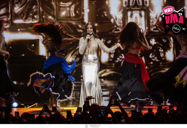 Mad VMA 2025 από την ΔΕΗ: Η extra glam εμφάνιση της Ρία Ελληνίδου