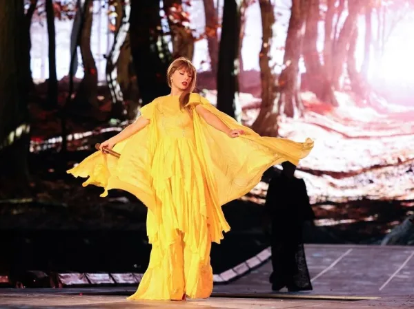 Η Taylor Swift σε φωτογραφία από το επίσημο προφίλ της στο Instagram για την επιτυχία της στα charts.
