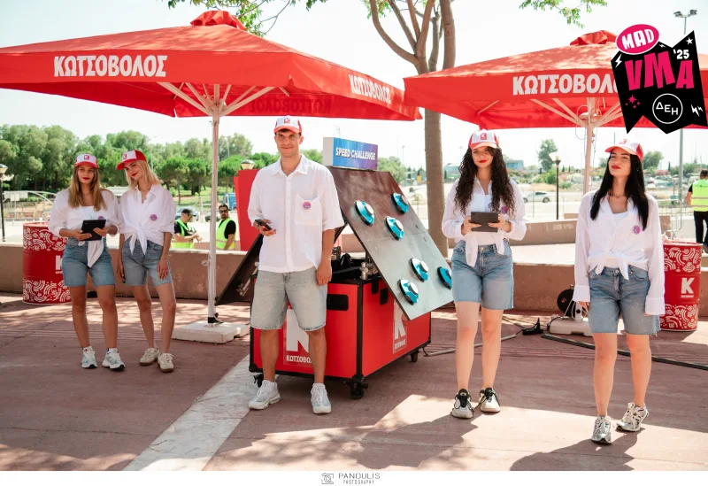 Προωθητική ομάδα της Κωτσόβολος στο Mad VMA Village Festival.