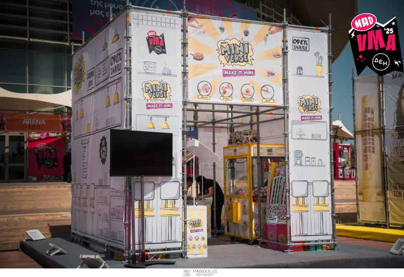 Περίπτερο MGA's Mini Verse στο Mad VMA Village Festival από τη ΔΕΗ.
