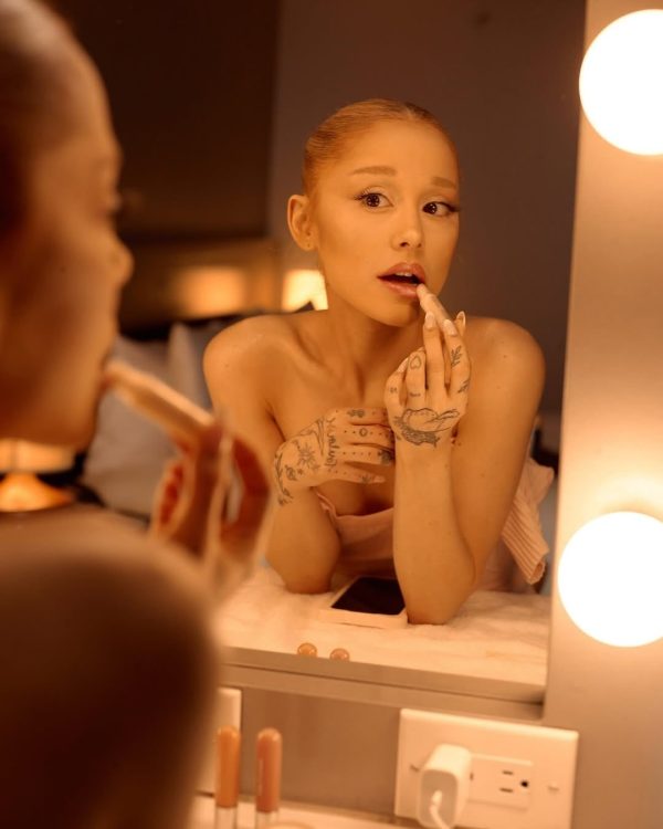 Η Ariana Grande σε φωτογραφία από τον προσωπικό της λογαριασμό στο Instagram.