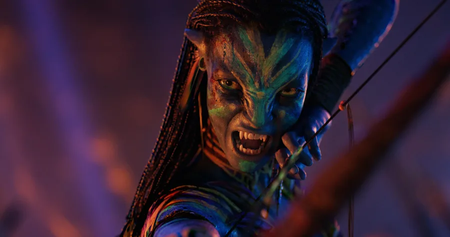 Σκηνή από την ταινία Avatar: Fire and Ash του James Cameron με την Oona Chaplin.