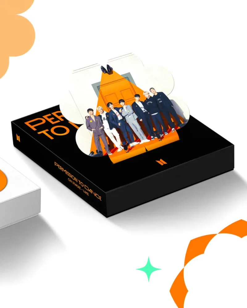 Το K-pop συγκρότημα BTS από την περιοδεία Permission to Dance On Stage για την κυκλοφορία του live άλμπουμ τους.