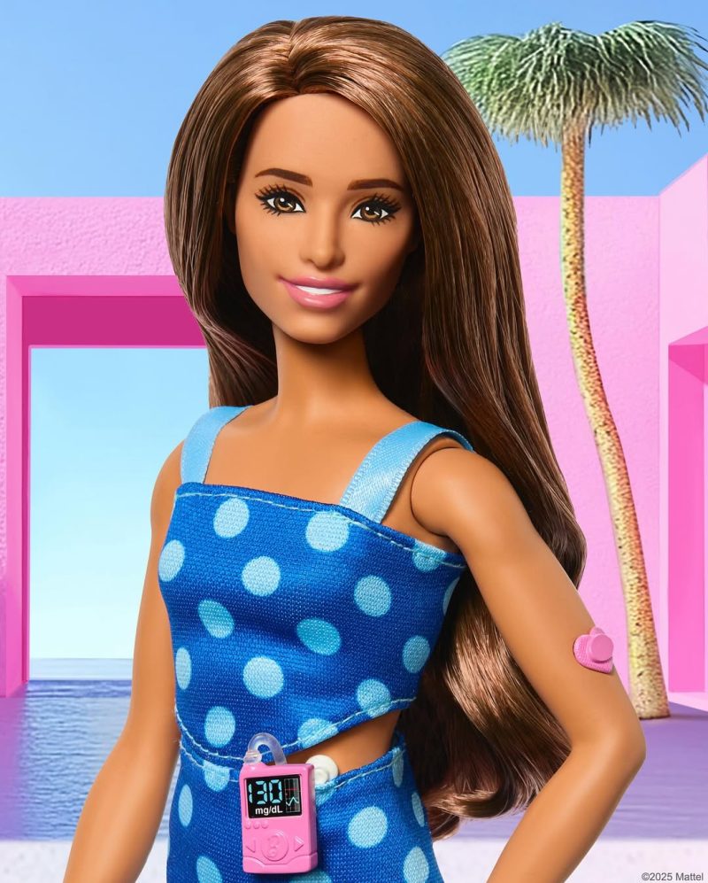 Η νέα κούκλα Barbie Fashionistas με εξοπλισμό για τον διαβήτη τύπου 1 από τη Mattel.