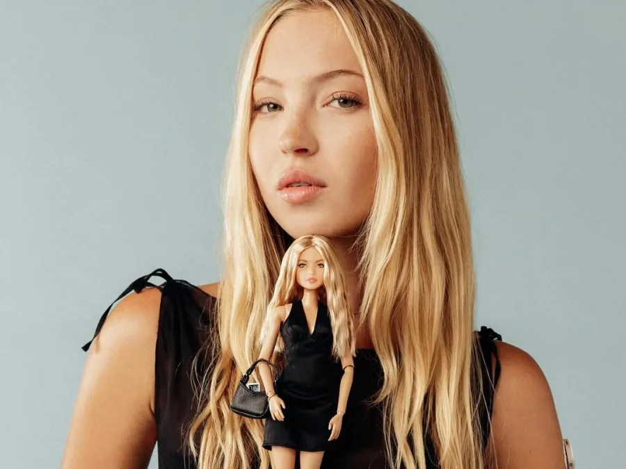 Η Lila Moss ποζάρει ως Barbie για την ευαισθητοποίηση σχετικά με τον διαβήτη τύπου 1.