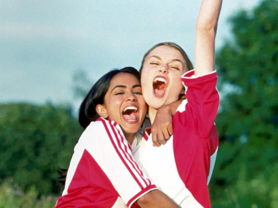 Σκηνή από την ταινία Bend It Like Beckham της Gurinder Chadha.