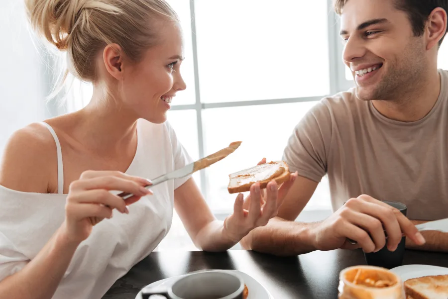 Υγιεινό antistress πρωινό γεύμα σε τραπέζι για τη σωστή διαχείριση του άγχους και ενέργεια.