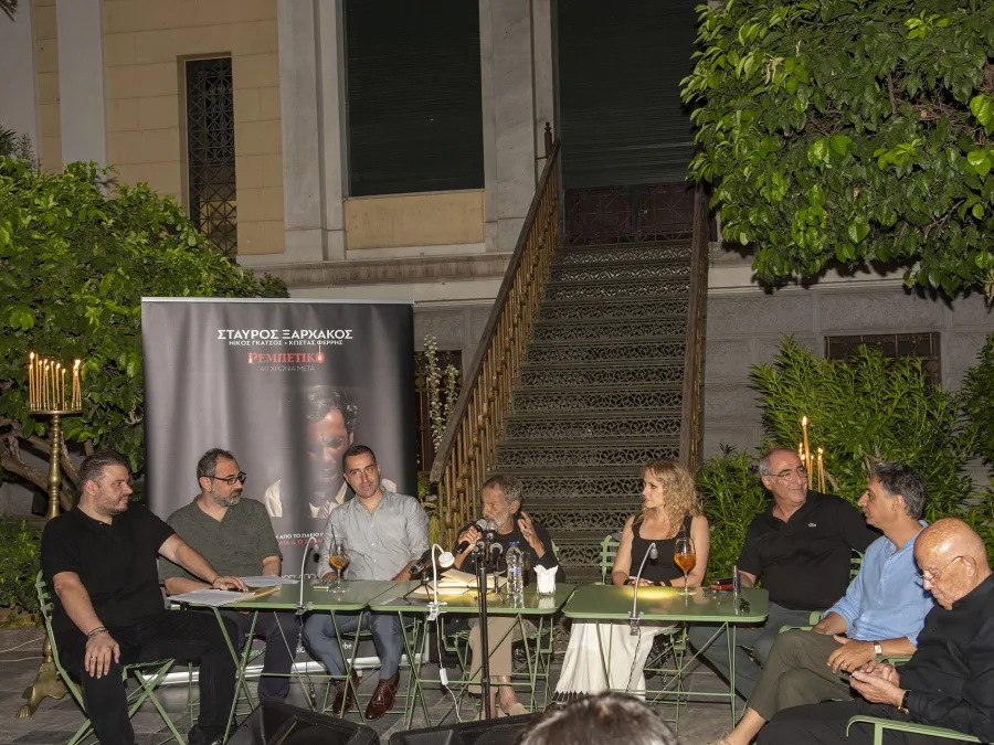 Ο Σταύρος Ξαρχάκος σε πάνελ παρουσίασης του άλμπουμ Ρεμπέτικο - 40 χρόνια μετά.