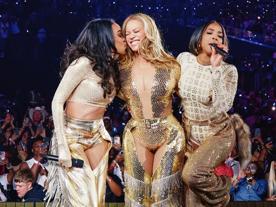 Η Beyoncé στη σκηνή της Cowboy Carter Tour για το μεγάλο φινάλε της περιοδείας.