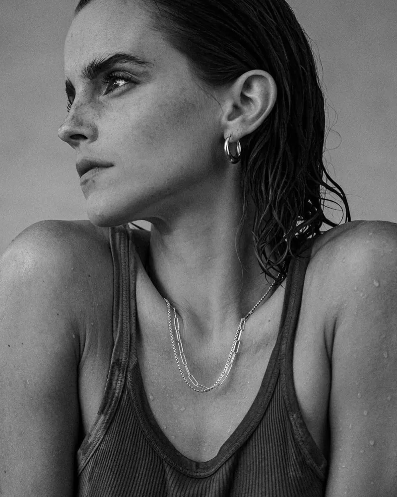 Η ηθοποιός Emma Watson, η οποία έχασε το δίπλωμα οδήγησής της για 6 μήνες λόγω υπερβολικής ταχύτητας.