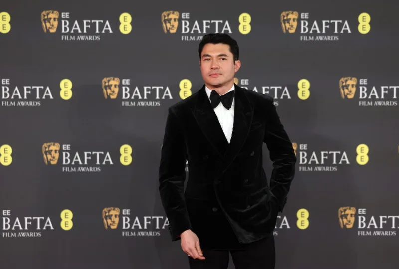Ο ηθοποιός Henry Golding σε επίσημη εμφάνιση, ο οποίος αρνήθηκε τον ρόλο του James Bond.