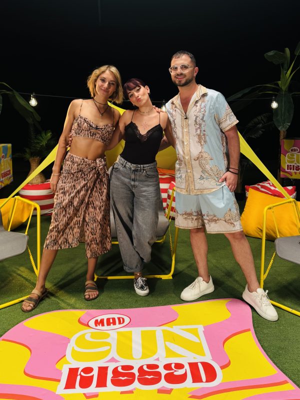 MAD SUNKISSED: Η Dee του NYXDrop τραγούδησε και μας συγκίνησε