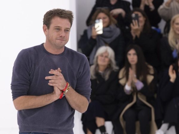 Artificial: Ο Jonathan Anderson φέρνει το στυλ του Dior στον κόσμο της AI