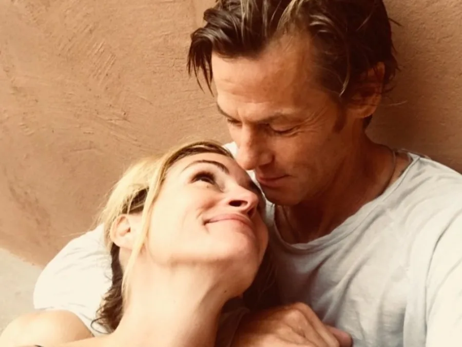 Η Julia Roberts γιορτάζει 23 χρόνια γάμου με τον Danny Moder σε κάμπινγκ.