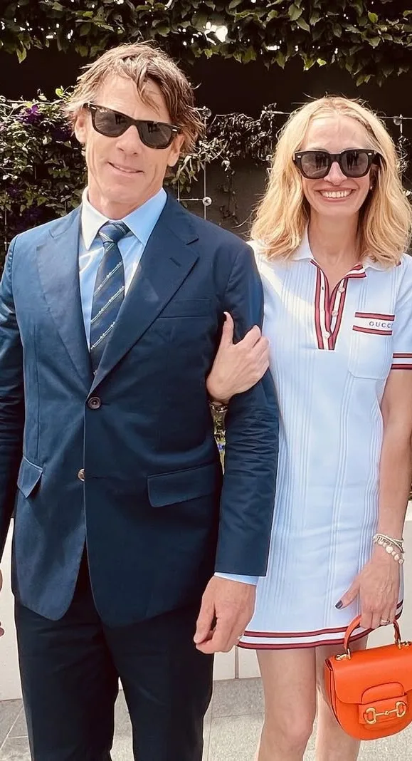 Η Julia Roberts και ο Danny Moder γιορτάζουν την 23η επέτειο του γάμου τους σε κάμπινγκ.