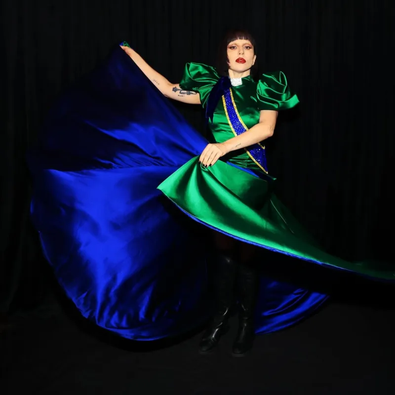 Η Lady Gaga στη σκηνή του The Mayhem Ball στο Σαν Φρανσίσκο, σε αφιέρωμα για τον Ozzy Osbourne.