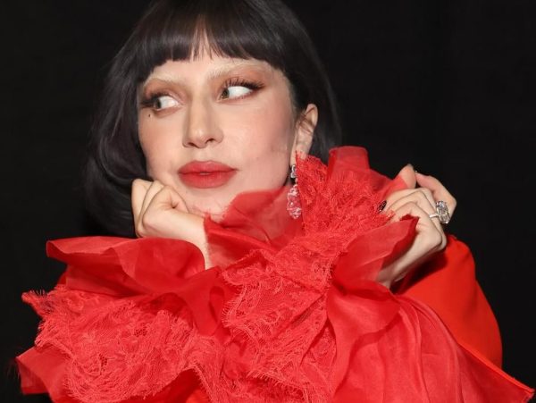 Η Lady Gaga ξεκινά περιοδεία και απογειώνει το Mayhem στη σκηνή
