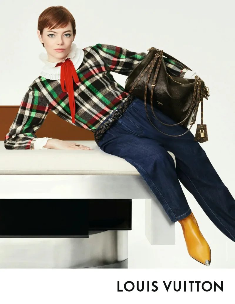 Η Emma Stone σε καμπάνια Louis Vuitton με ρετρό στυλ.