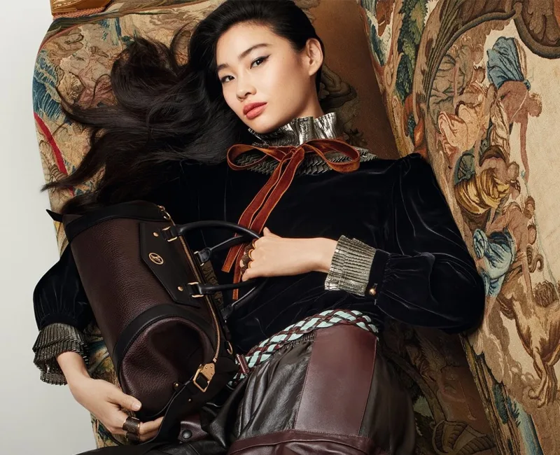 Μοντέλο σε καμπάνια του οίκου Louis Vuitton