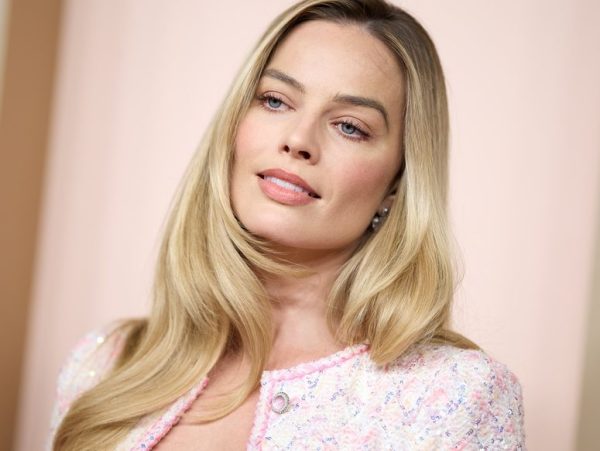 Η Margot Robbie σε συνεργασία-έκπληξη με τον Tim Burton