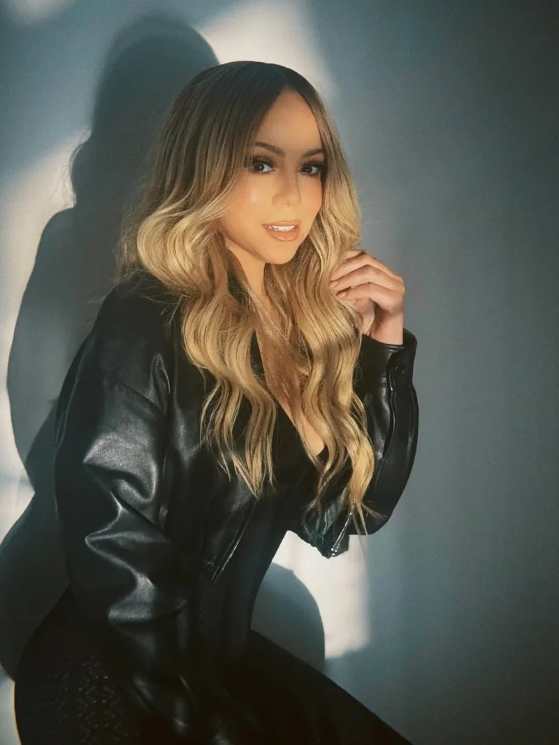 Η Mariah Carey σε φωτογραφία από τον προσωπικό της λογαριασμό στο Instagram για την κυκλοφορία του νέου της άλμπουμ.