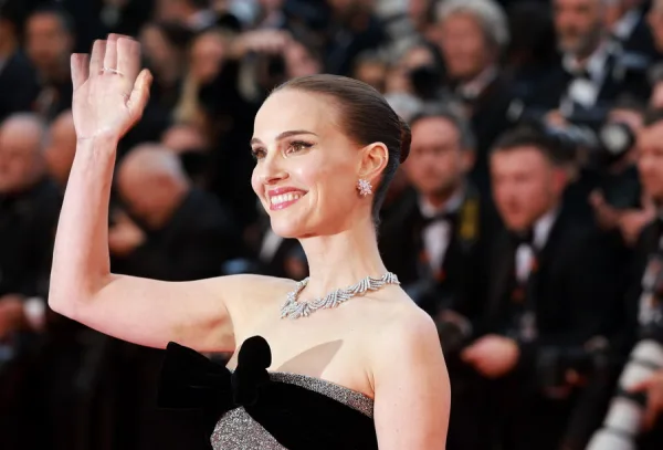 Η Natalie Portman στη σκηνή του Madison Square Garden μαζί με τον Role Model.