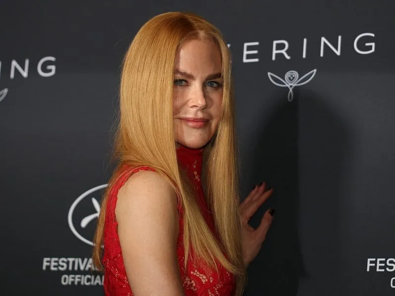 Η Nicole Kidman σε cocktail bar στον Γάιο των Παξών κατά τη διάρκεια των διακοπών της στην Ελλάδα.