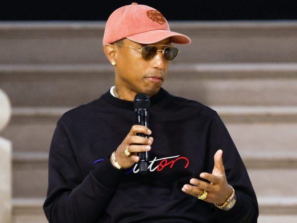 Ο Pharrell Williams πήρε τον τίτλο του Ιππότη της Λεγεώνας της Τιμής