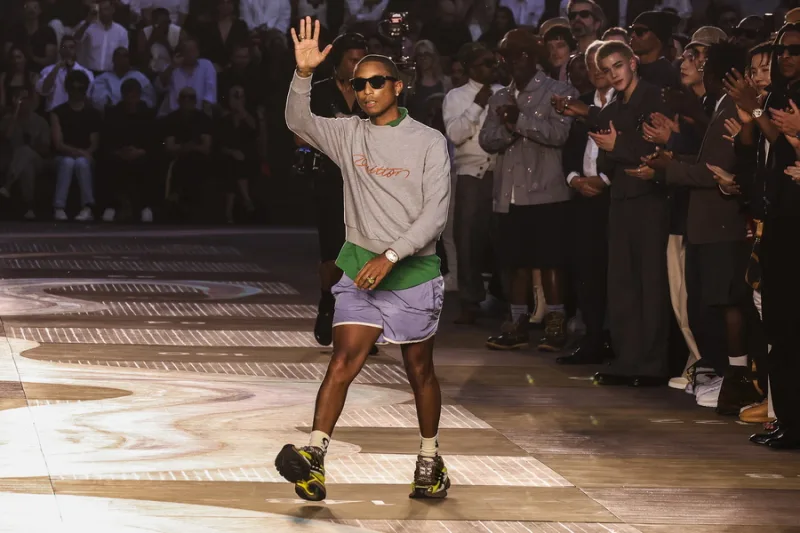 Ο Pharrell Williams στην τελετή βράβευσης ως Ιππότης της Λεγεώνας της Τιμής στη Γαλλία.