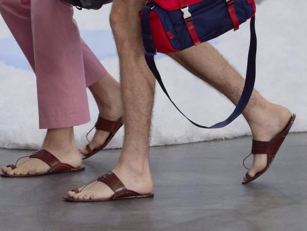 Μετά τον σάλο η Prada αναγνωρίζει τις ινδικές ρίζες της νέας της συλλογής παπουτσιών
