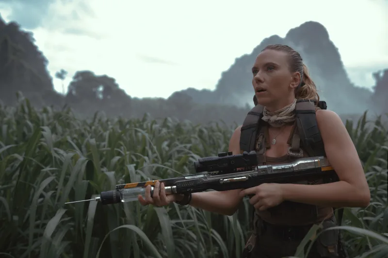 Σκηνή από την ταινία Jurassic World Rebirth που σημειώνει υψηλά έσοδα στο box office.