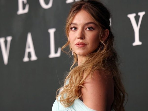 Αγνώριστη η Sydney Sweeney