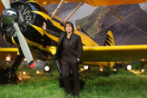Ο Tom Cruise και η Ana de Armas σε κοινή εμφάνιση στη Menorca για τη νέα τους κινηματογραφική συνεργασία.