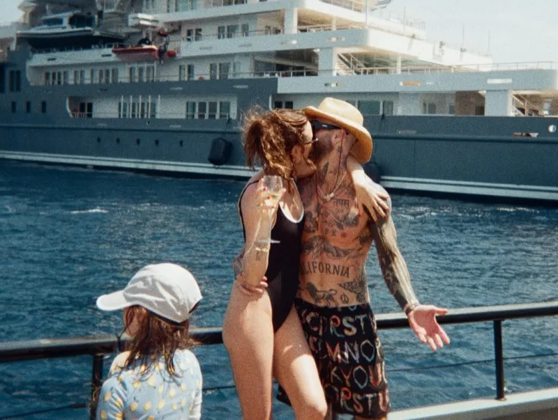 Ο Adam Levine και η Behati Prinsloo σε κοινή τους φωτογραφία για την επέτειο των 11 χρόνων γάμου τους.
