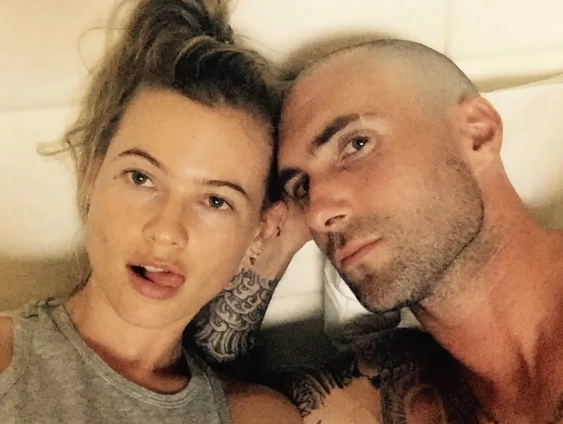 Ο Adam Levine και η Behati Prinsloo σε κοινή τους φωτογραφία για την επέτειο των 11 χρόνων γάμου τους.