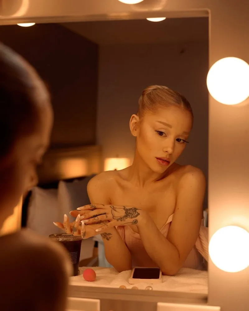 Η Ariana Grande σε φωτογραφία από το Instagram της, με αφορμή τον νέο της animated ρόλο σε ταινία του Dr. Seuss.