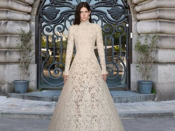Balenciaga: Ένα συγκινητικό «αντίο» το τελευταίο ντεφιλέ του Demna